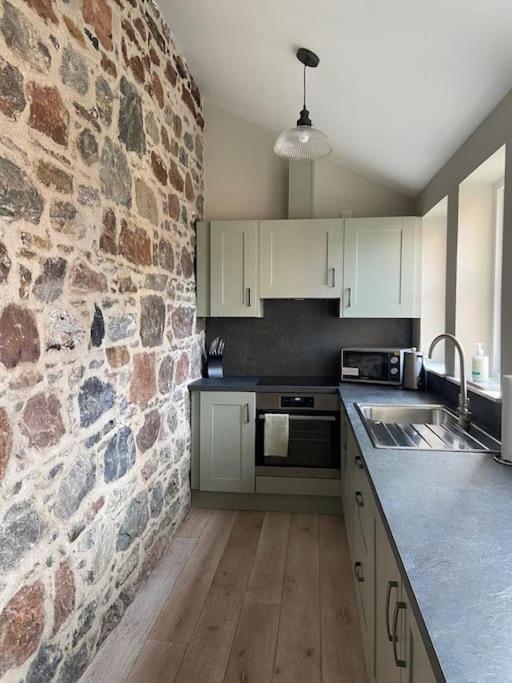 Signalman'S Cottage In Clachnaharry South Kessock Extérieur photo