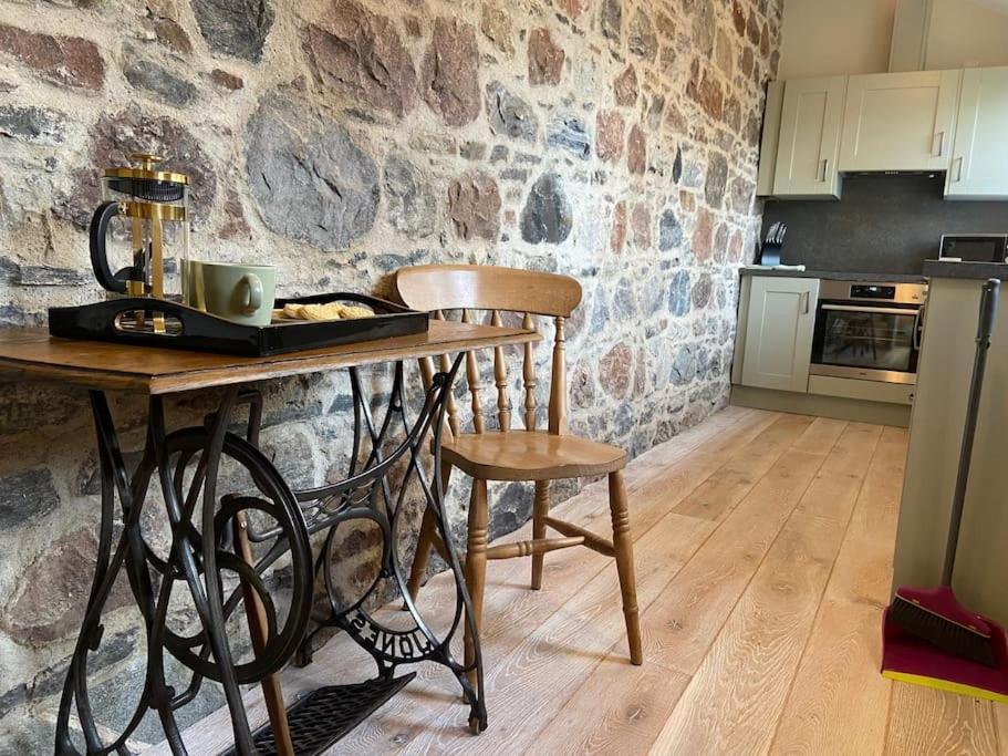 Signalman'S Cottage In Clachnaharry South Kessock Extérieur photo